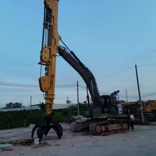 工程案例-林工机械设备（江门）有限公司-三段式25米伸缩臂前置梅花抓斗
