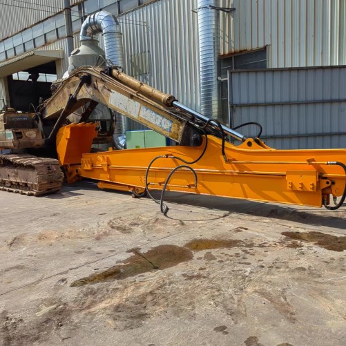 工程案例-林工机械设备（江门）有限公司-12米滑臂加藤700挖掘机